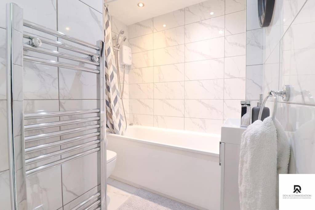 Den Accommodation & Short Lets Greenwich London - 3 Bed House Londres Exterior foto